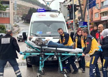 İzmit’te Kavşakta Kaza: 3 Kişi Yaralandı