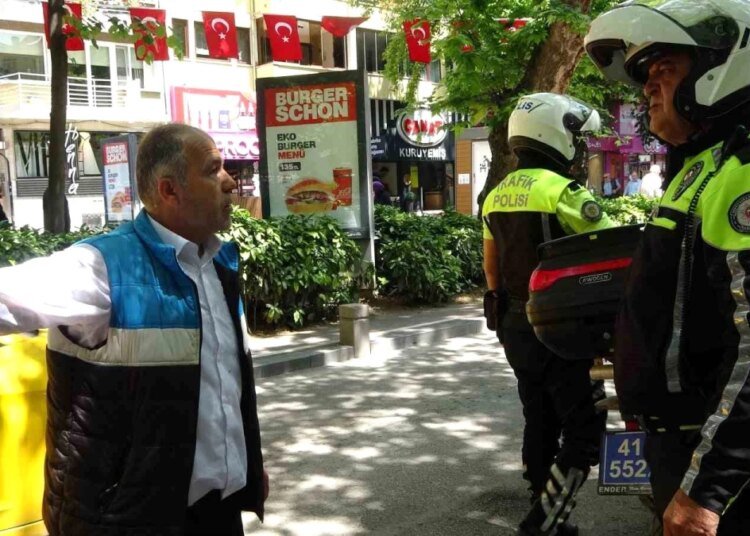 İzmit’te sürücü polisin üzerine aracını sürdü iddiası