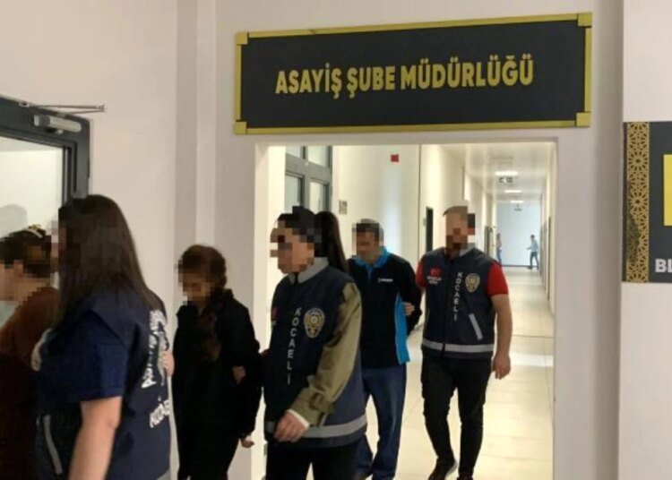 Kandıra’da 300 Bin TL Değerinde Ziynet Eşyası ve Nakit Para Çalınmasına İlişkin 3 Şüpheli Yakalandı