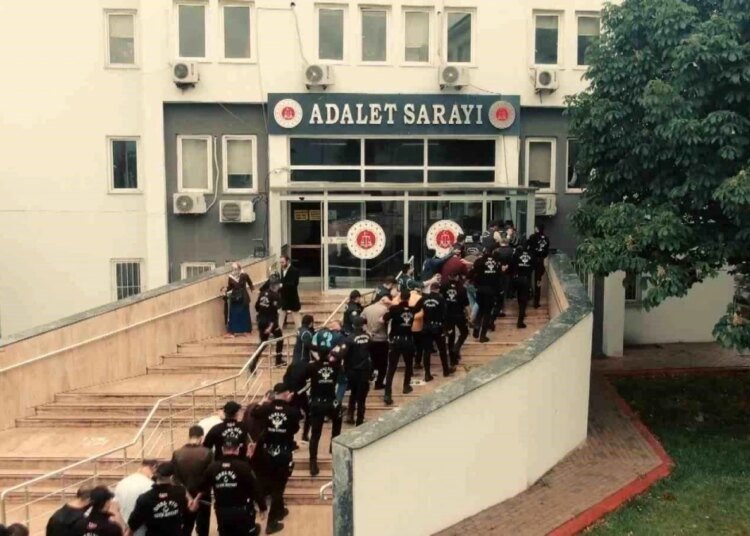 Kocaeli Merkezli Operasyonda 21 Göçmen Kaçakçısı Tutuklandı