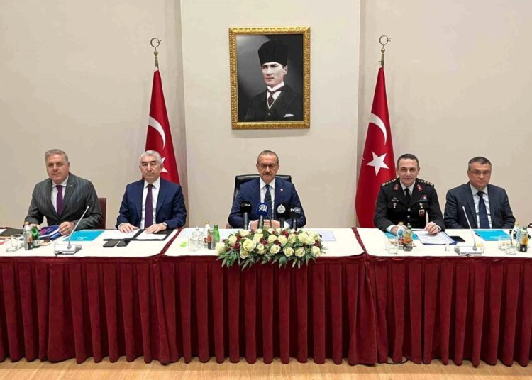 Kocaeli Valisi Seddar Yavuz, Trafik İhlallerinin Yüzde 40’ının Kırmızı Işık İhlallerinden Oluştuğunu Açıkladı