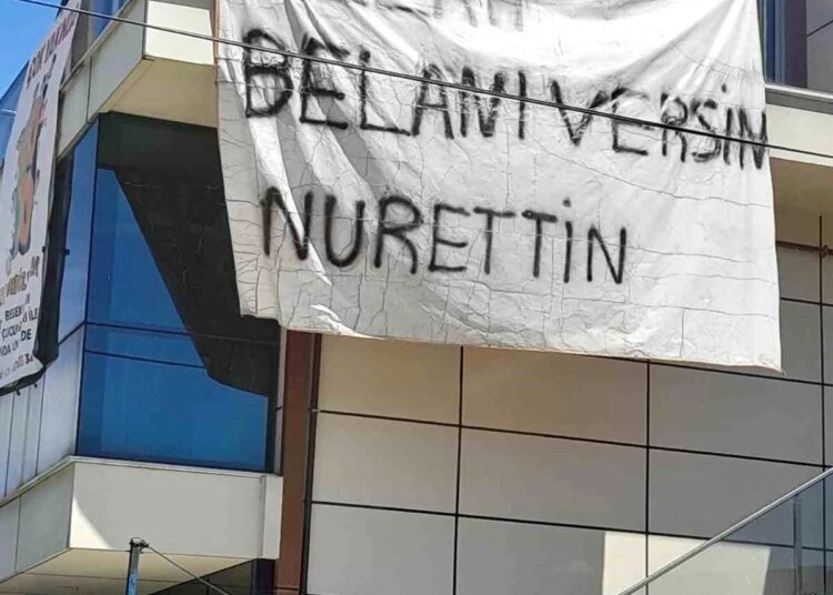 Kocaeli’de Allah belanı versin Nurettin yazılı pankart şaşkınlık yarattı