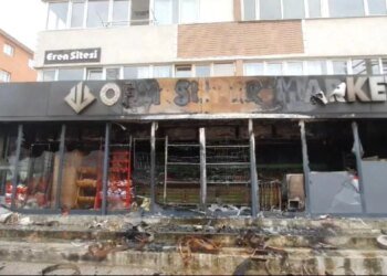 Kocaeli’de bir markette çıkan yangın kontrol altına alındı