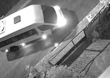 Kocaeli’de Çöp Bidonu Hırsızlığı Güvenlik Kamerasına Yansıdı