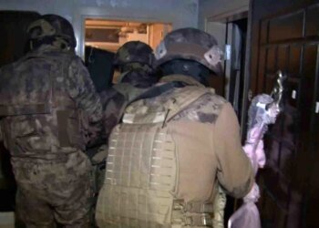 Kocaeli’de Göçmen Kaçakçılarına Operasyon: 21 Şüpheli ve 23 Düzensiz Göçmen Yakalandı