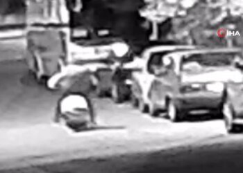 Kocaeli’de motosikletli saldırganların binayı kurşunlama anı kamerada