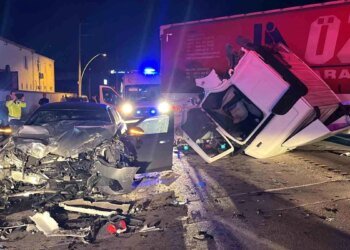 Kocaeli’de otomobil-tır çarpışması: 6 yaralı