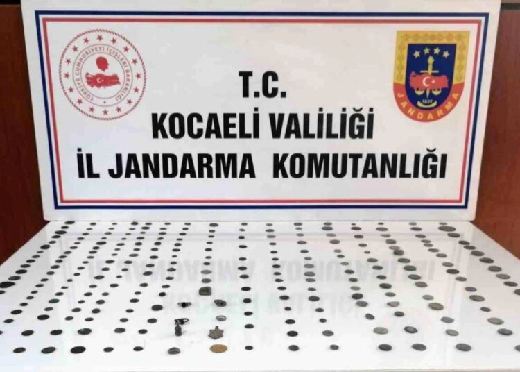 Kocaeli’de Tarihi Eser Kaçakçılığı Operasyonu: 252 Sikke ve Diğer Eserler Ele Geçirildi