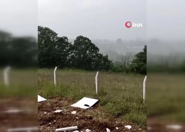 Kocaeli’yi dolu ve sağanak vurdu, o anları böyle kaydetti: ‘Çok felaket’