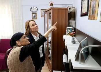 Konak Belediye Başkanı Nilüfer Çınarlı Mutlu’dan Anneler Günü’nde şehit annesine anlamlı ziyaret