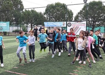 Öğrenciler geleneksel oyunlarda buluştu