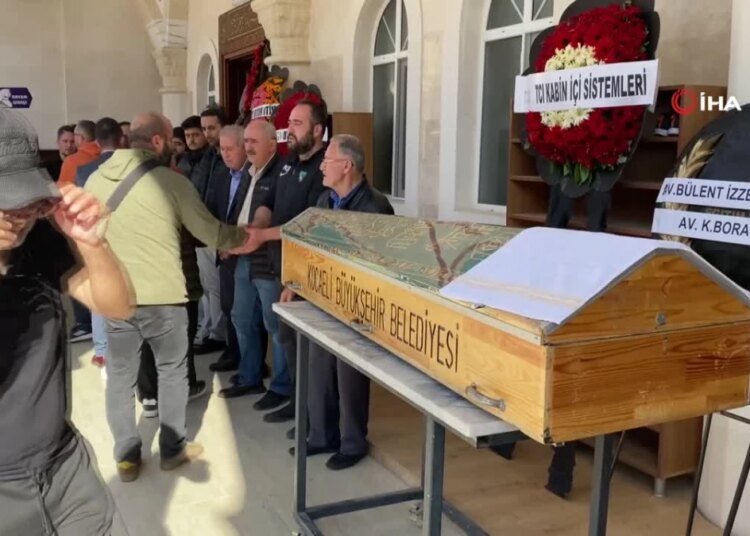 Pres makinesine sıkışarak hayatını kaybeden fabrika sahibi defnedildi