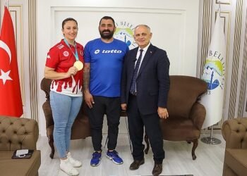 Şampiyon Sporcudan Başkan Öztürk’e Ziyaret
