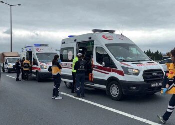 TEM Otoyolunda 3 Otomobilin Çarpışması Sonucu 3 Kişi Yaralandı