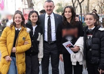Başkan Büyükakın’dan öğrencilere karne mesajı; Devler gibi eserler bırakmak için karınca gibi çalışalım