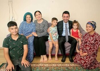 Başkan Önal, bayram ziyaretlerinde evlere konuk oldu