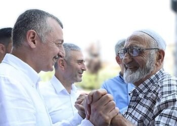 Büyükşehir Belediye Başkanı Tahir Büyükakın, tüm babaların Babalar Gününü kutladı “Sessiz kahramanlarımızın günü kutlu olsun”