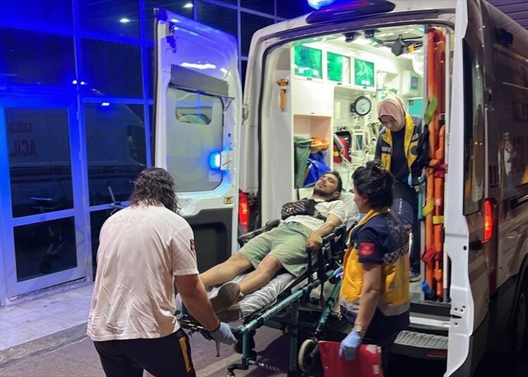 Çayırova’da sahipsiz köpeklerin saldırısıyla motosikletli kurye yaralandı