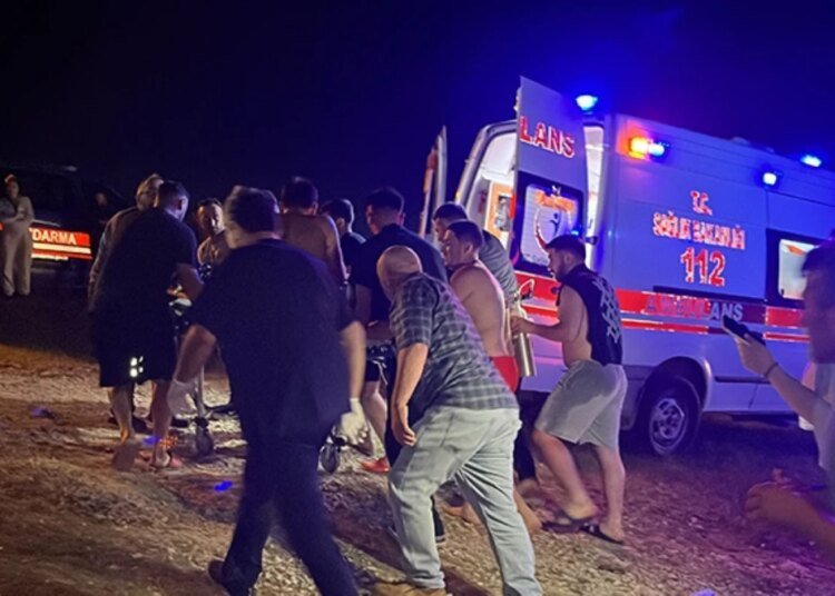 Denize düşen kızını kurtarmak isteyen baba hayatını kaybetti