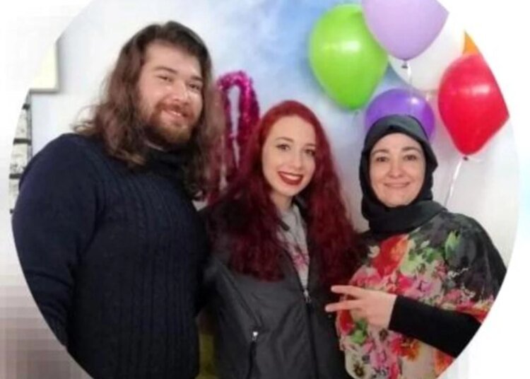 Emekli Uzman Çavuşun Ailesine Silahlı Saldırısı Sonucu Hayatını Kaybeden Kızı Defnedildi