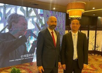 İznik Belediyesi’nin kardeş şehri olan Çin’in seramik şehri Jingdezhen ile İznik’in seramik kardeşliği Çin Devlet Televizyonu ve Çin basınında geniş yer buluyor