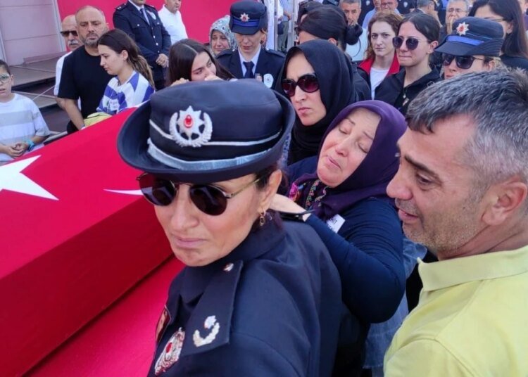 Kartepe’de trafik kazasında şehit olan polis memuru için tören düzenlendi