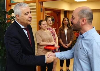 Kemalpaşa Belediye Başkanı Mehmet Türkmen, Kurban Bayramı dolayısıyla belediye personeli ile bayramlaştı