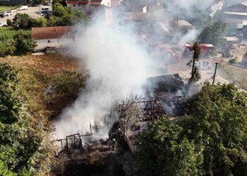 Kocaeli Başiskele’de çıkan yangın ağaçlık alana sıçradı