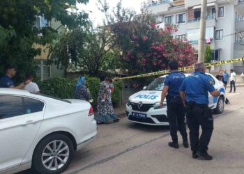Kocaeli’de koca, kendisine küsen eşine sinirlenerek çocuklarını rehin aldı