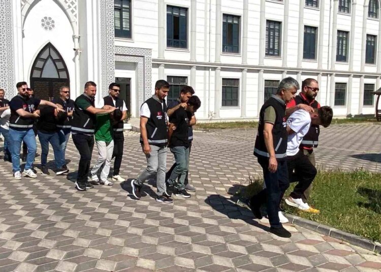 Kocaeli’de Lise Müdür Yardımcısı Otomobilinde Öldürüldü