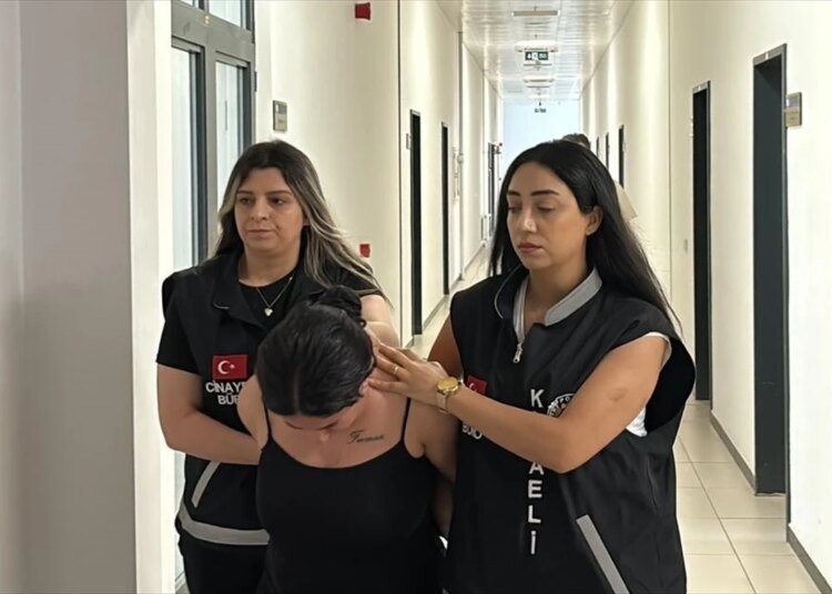 Kocaeli’de Sosyal Medya Üzerinden Yayınlanan Videoda Kadınları Darbettikleri İddiasıyla Gözaltına Alınan 2 Kadından 1’i Tutuklandı