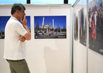 KARTEPEDE 15 TEMMUZ ZAMANI DURDURAN GECE SERGISI 5