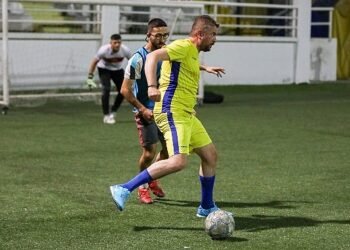 Belediye Başkanı Görkem Duman, gençlerle dostluk maçında buluştu