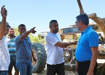 Burhaniye Belediyesi Fen İşleri Müdürlüğü ekipleri, Karınca Deresi kenarında yürüyüş ve bisiklet yolu projesi çalışmalarına başladı