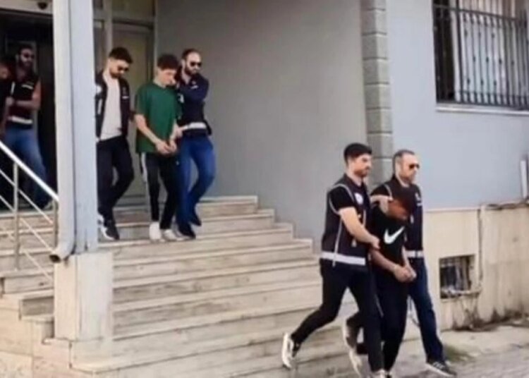 Darıca’da İş Yeri ve Araç Kurşunlayan Şüpheliler Yakalandı