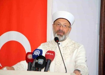 Diyanet İşleri Başkanı Ali Erbaş, Kocaeli’de Hafızlık ve İcazet Programına Katıldı