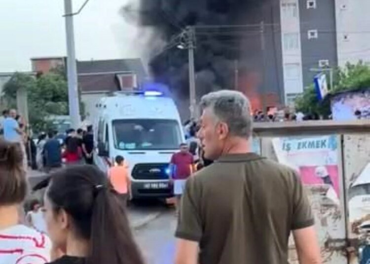 Gebze’de Hurdalık Alanında Yangın Çıktı