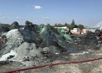 Gebze’deki Geri Dönüşüm Deposunda Yangın Çıktı