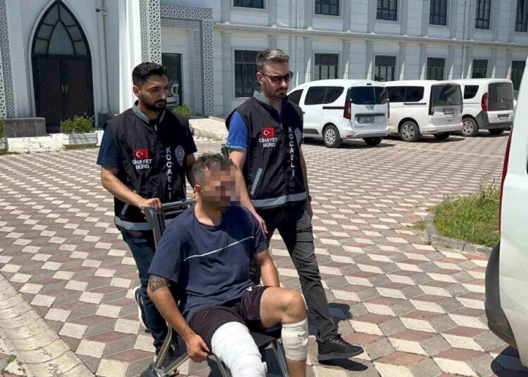 Gölcük’te annesini öldüren babasını yaralayan genç adli kontrol şartıyla serbest bırakıldı