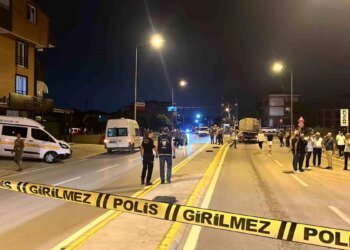 Gölcük’te kaçan motosiklet sürücüsü kaza yaptı: 1 ölü, 1 ağır yaralı