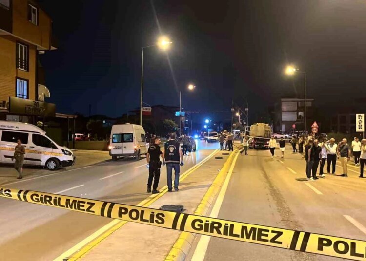 Gölcük’te kaçan motosiklet sürücüsü kaza yaptı: 1 ölü, 1 ağır yaralı