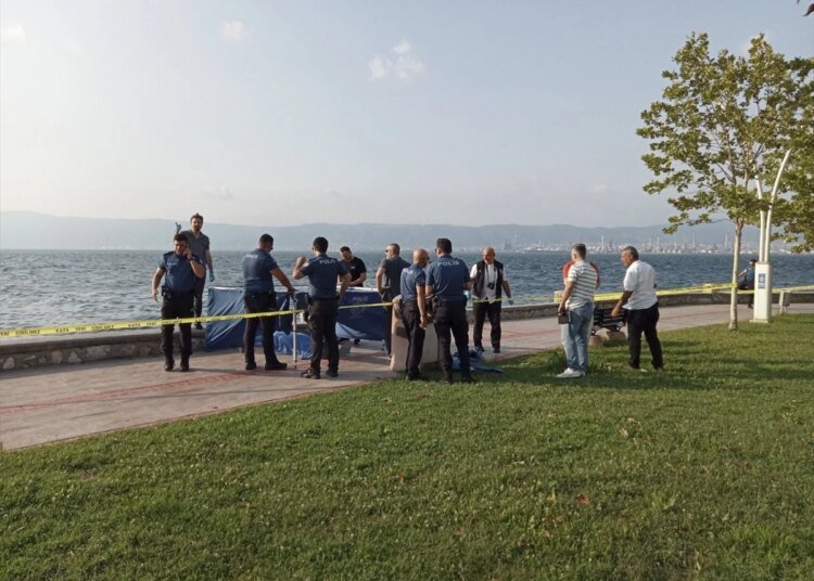 Gölcük’te Sahilde Düşen Yaşlı Kadın Hayatını Kaybetti