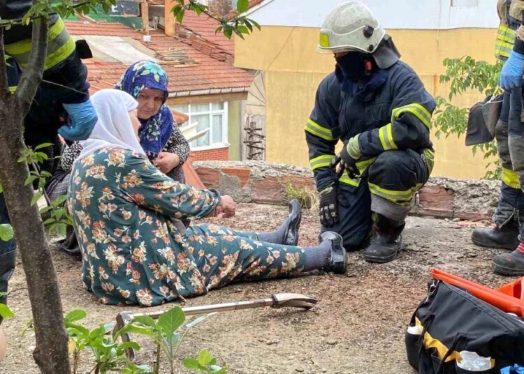İtfaiye Ekipleri Yaşlı Kadının İmdadına Yetişti
