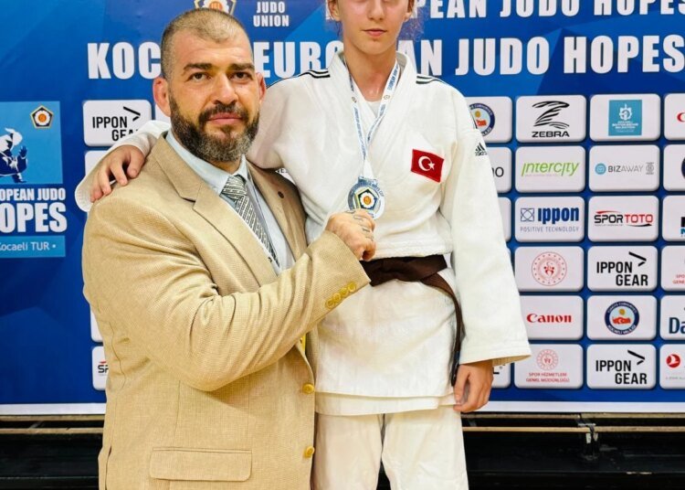 İzmirli judocu Ekin İtmeç’e gümüş madalya