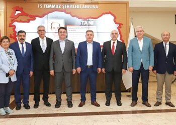 İzmirli Rektörler DEÜ’de Buluştu: Üniversiteli Sayısı 207 Bini Geçti