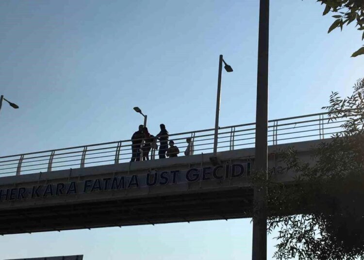 İzmit’te intihara kalkışan kadın vatandaşlar tarafından kurtarıldı