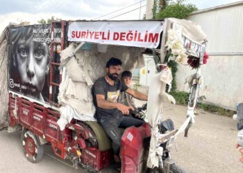 Kağıt Toplayıcıya Suriyeli Değilim Yazısıyla Destek