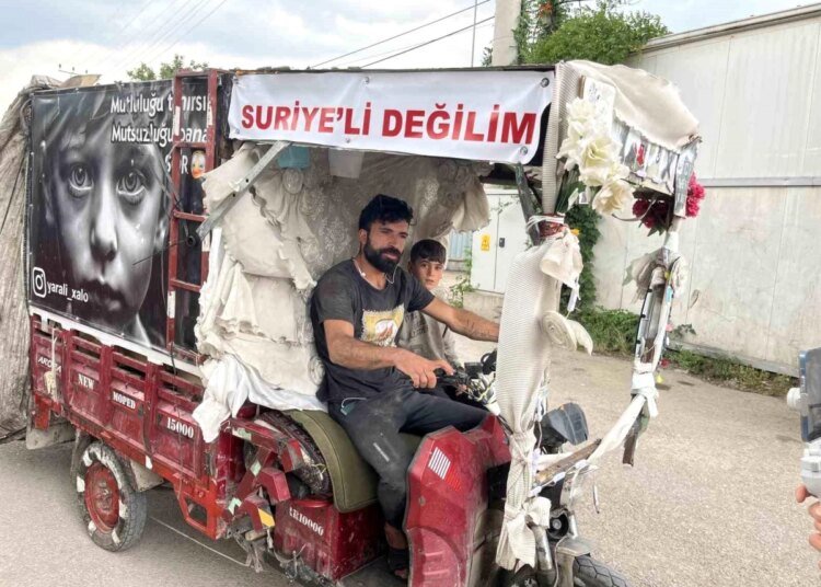Kağıt Toplayıcıya Suriyeli Değilim Yazısıyla Destek