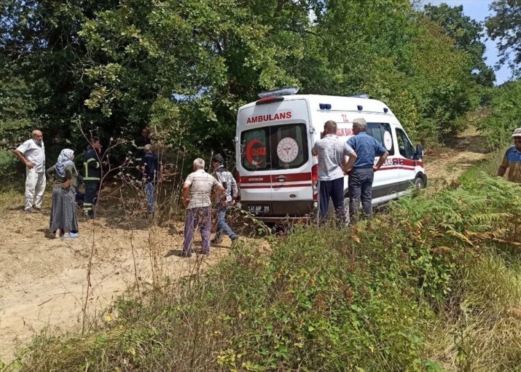 Kandıra’da traktörden düşen sürücü yaralandı