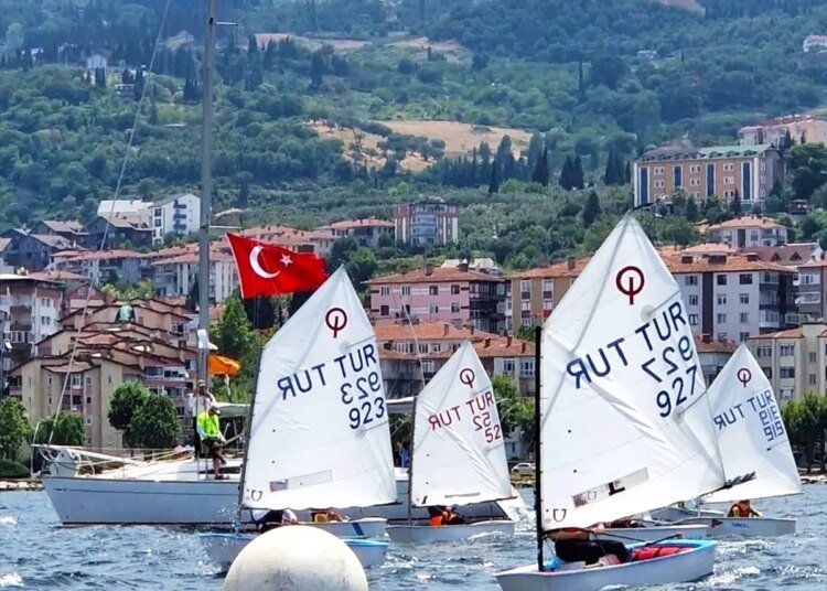 Karamürsel Kurtuluş Kupası’nda Yelken Yarışları Gerçekleştirildi